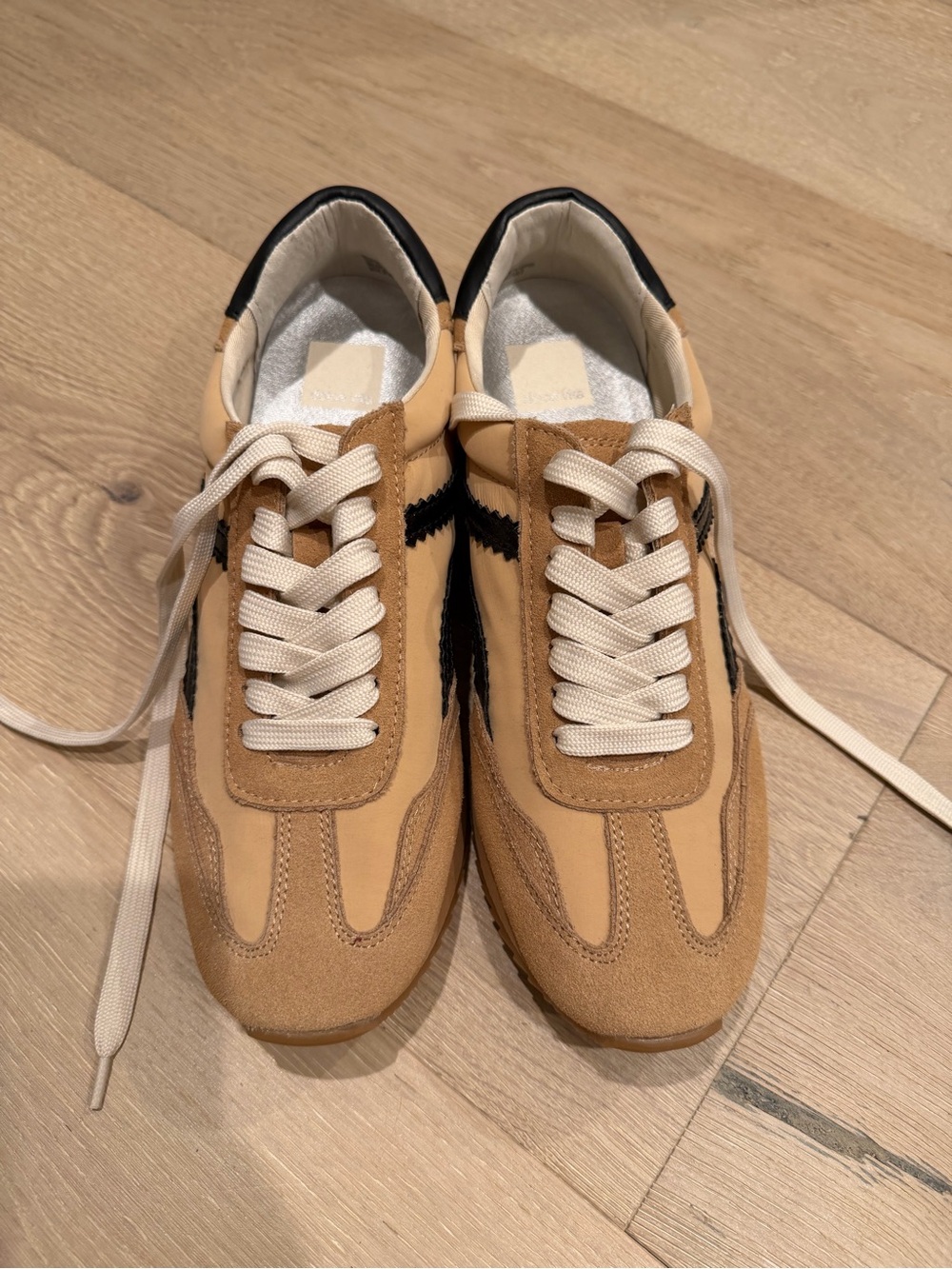 Dolce Vita Emely Tan Casual Sneakers with Black Accent - size 9